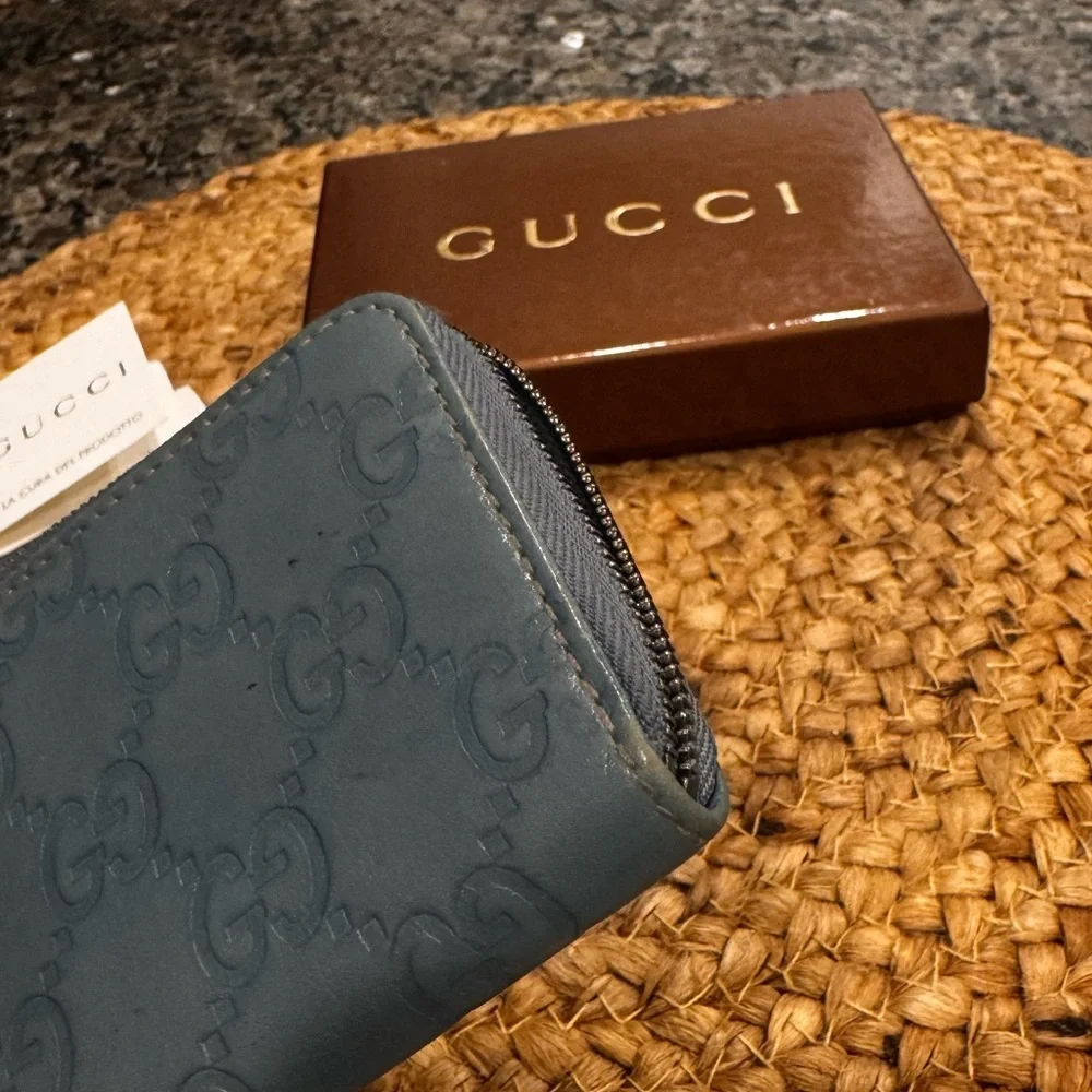 Gucci Black Embossed GG Zip Card Holder - Picture 10 of 14